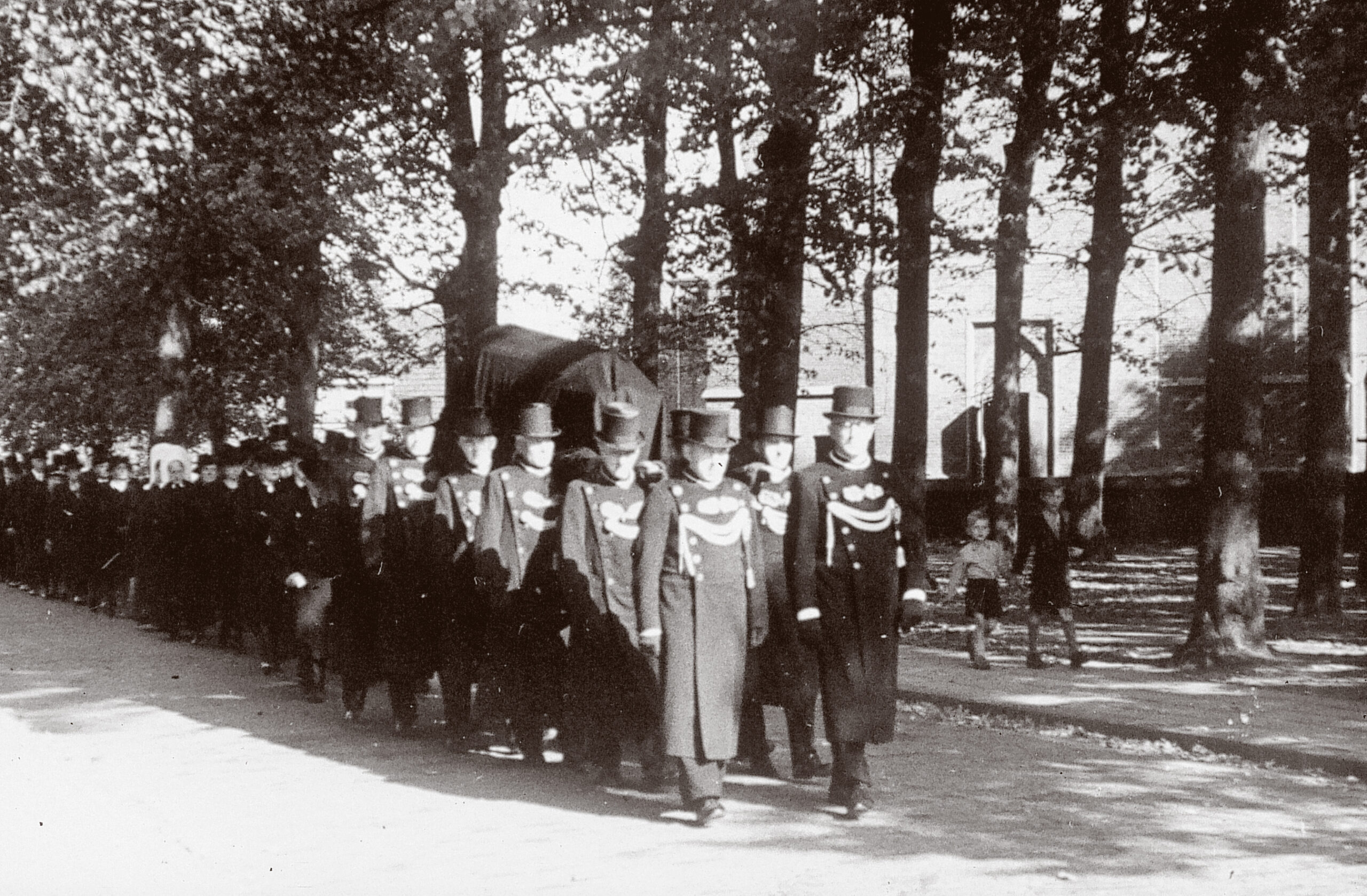 Ouderwets lopen begrafenis Rebel uitvaart Huizen Almere