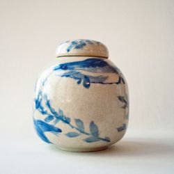 kunstenares Annusch Surrender urn