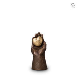 Urn Handje met hart UGK004A